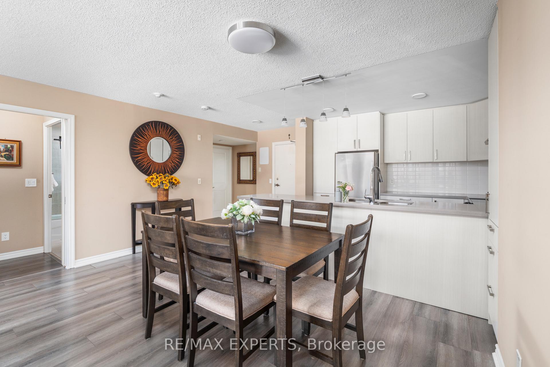 Photo 8 of Unit 202, 8026 Kipling Avenue, Vaughan, West Woodbridge — HOMEH