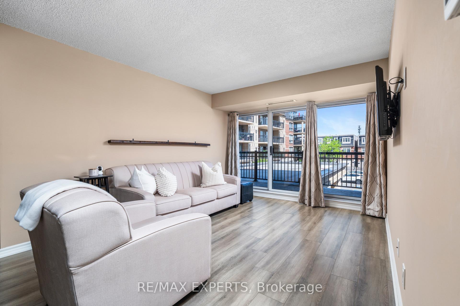 Photo 11 of Unit 202, 8026 Kipling Avenue, Vaughan, West Woodbridge — HOMEH