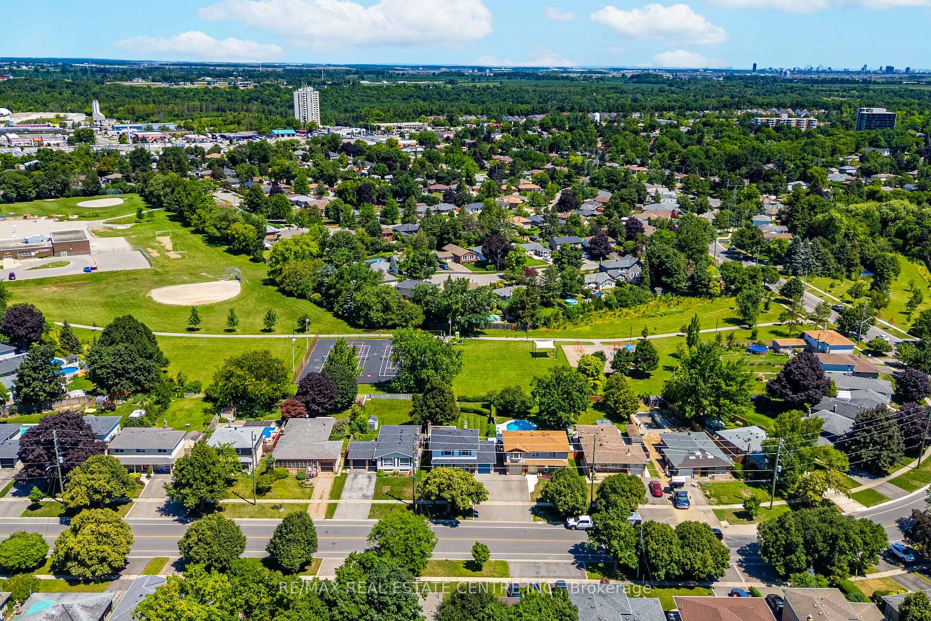 Photo 2 of 357 Delrex Boulevard, Halton Hills, Georgetown — HOMEH