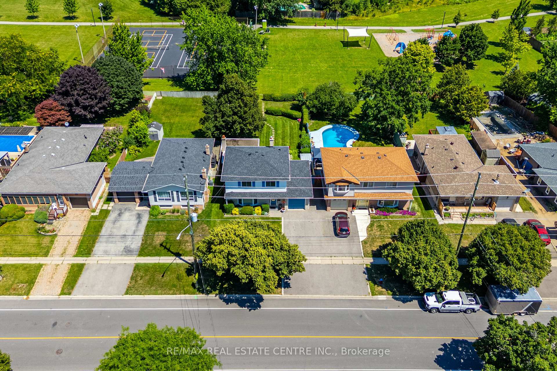 Photo 3 of 357 Delrex Boulevard, Halton Hills, Georgetown — HOMEH