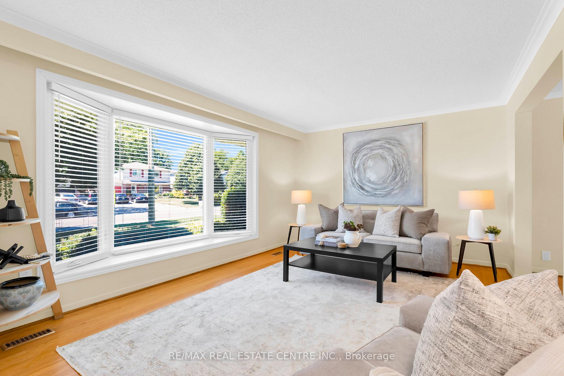 Photo 11 of 357 Delrex Boulevard, Halton Hills, Georgetown — HOMEH