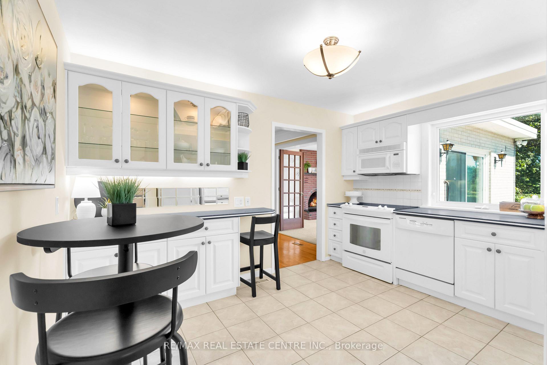 Photo 23 of 357 Delrex Boulevard, Halton Hills, Georgetown — HOMEH