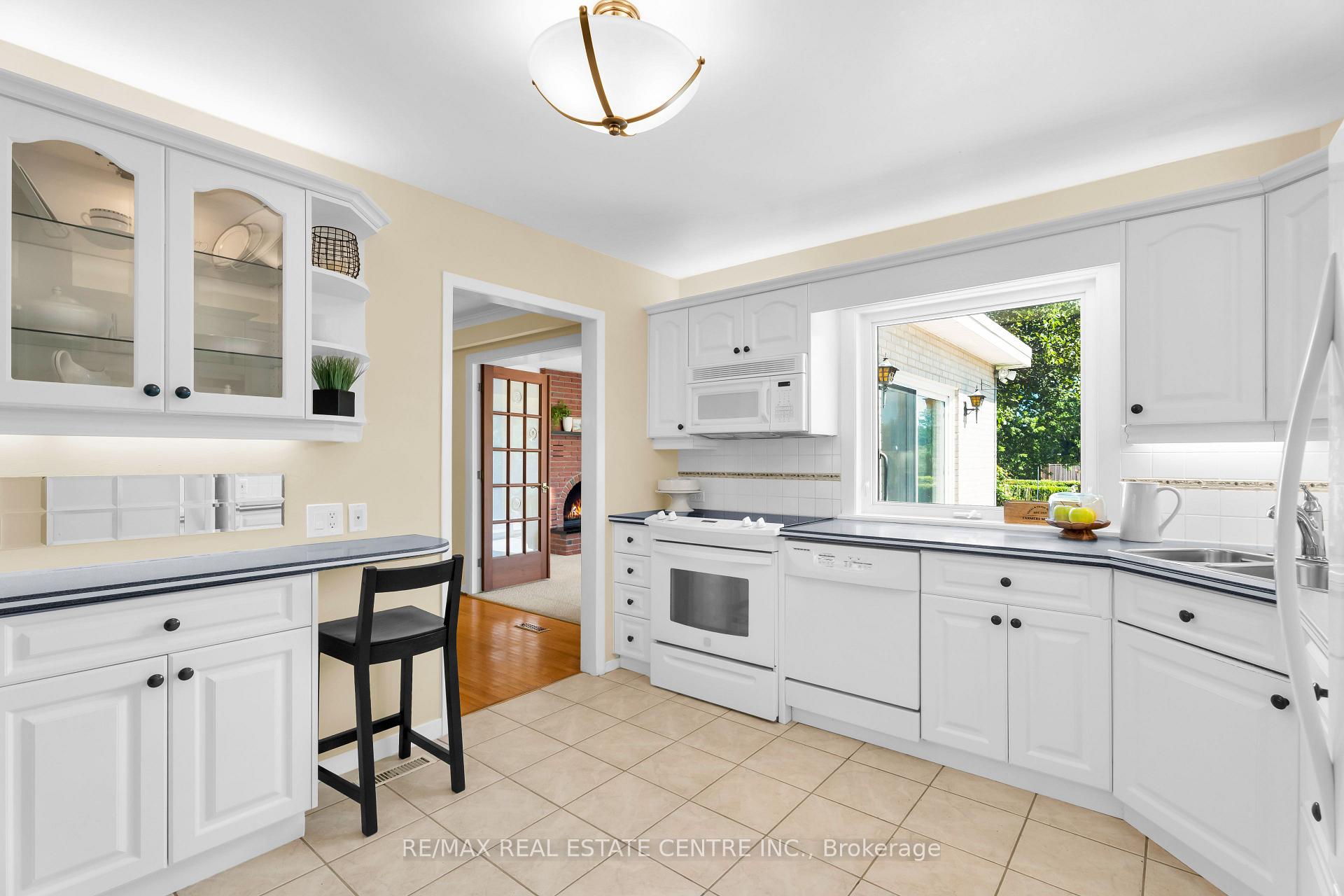 Photo 24 of 357 Delrex Boulevard, Halton Hills, Georgetown — HOMEH