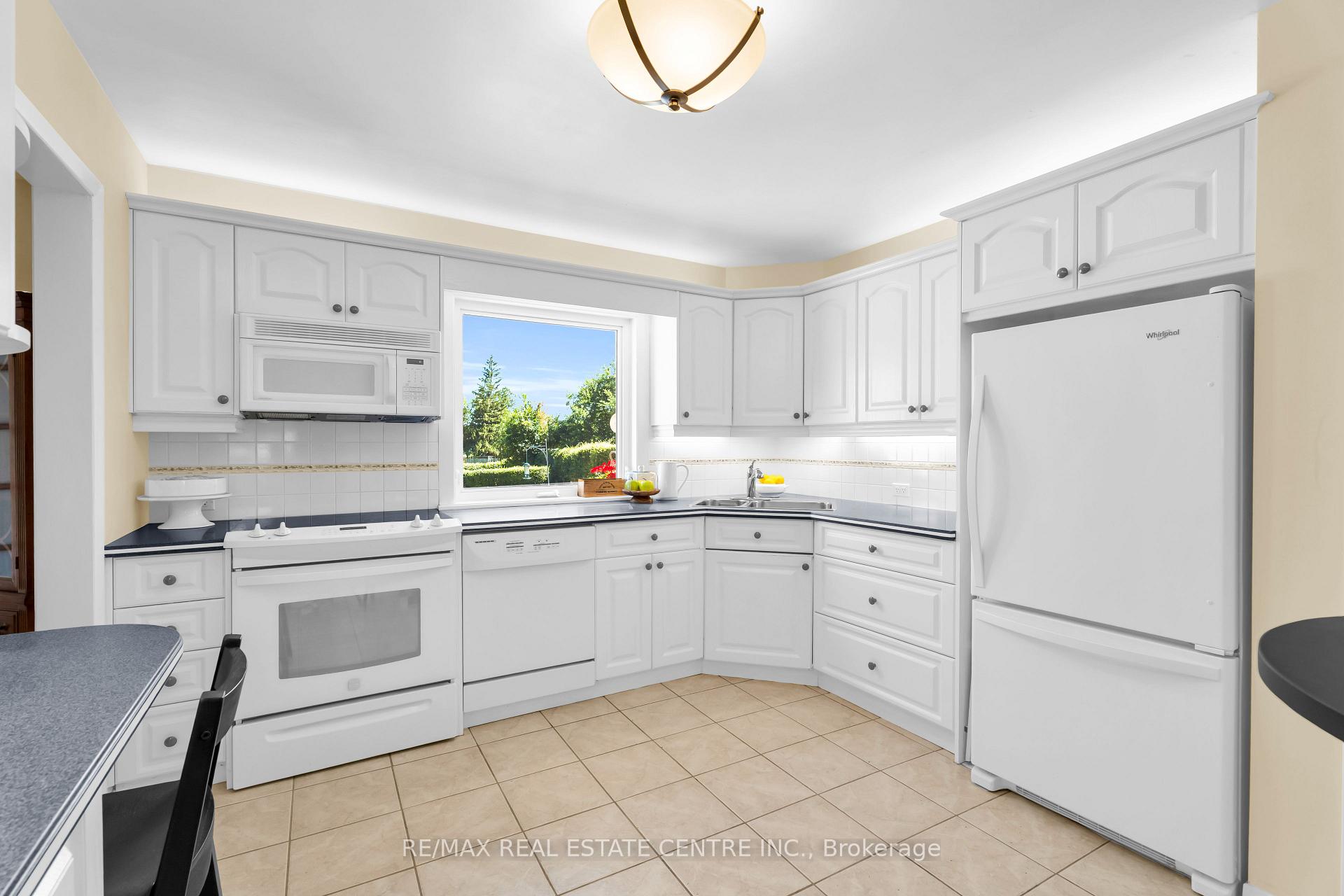 Photo 25 of 357 Delrex Boulevard, Halton Hills, Georgetown — HOMEH