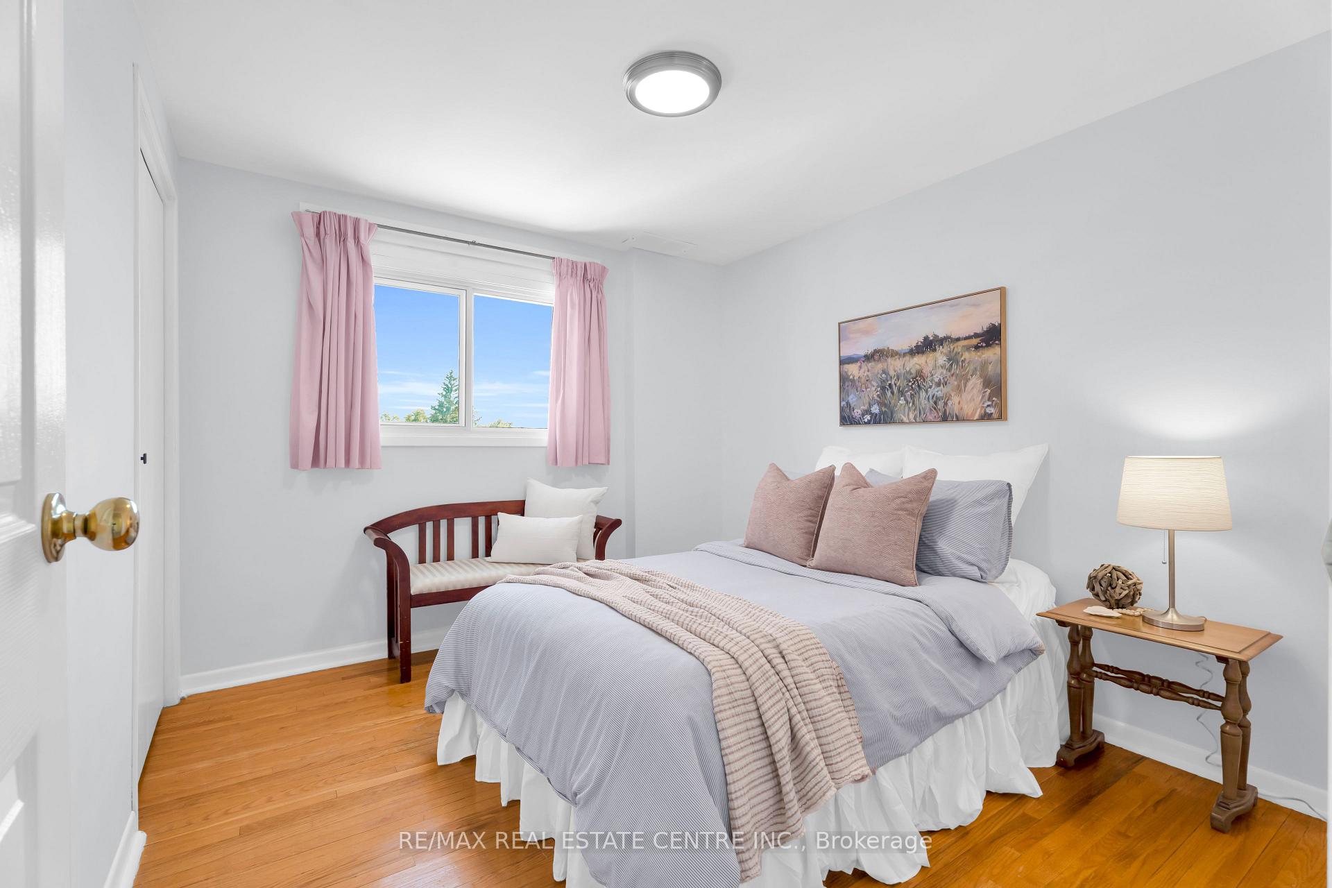 Photo 34 of 357 Delrex Boulevard, Halton Hills, Georgetown — HOMEH