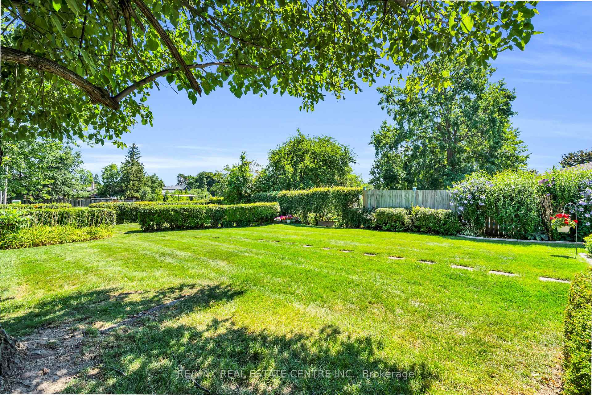 Photo 45 of 357 Delrex Boulevard, Halton Hills, Georgetown — HOMEH
