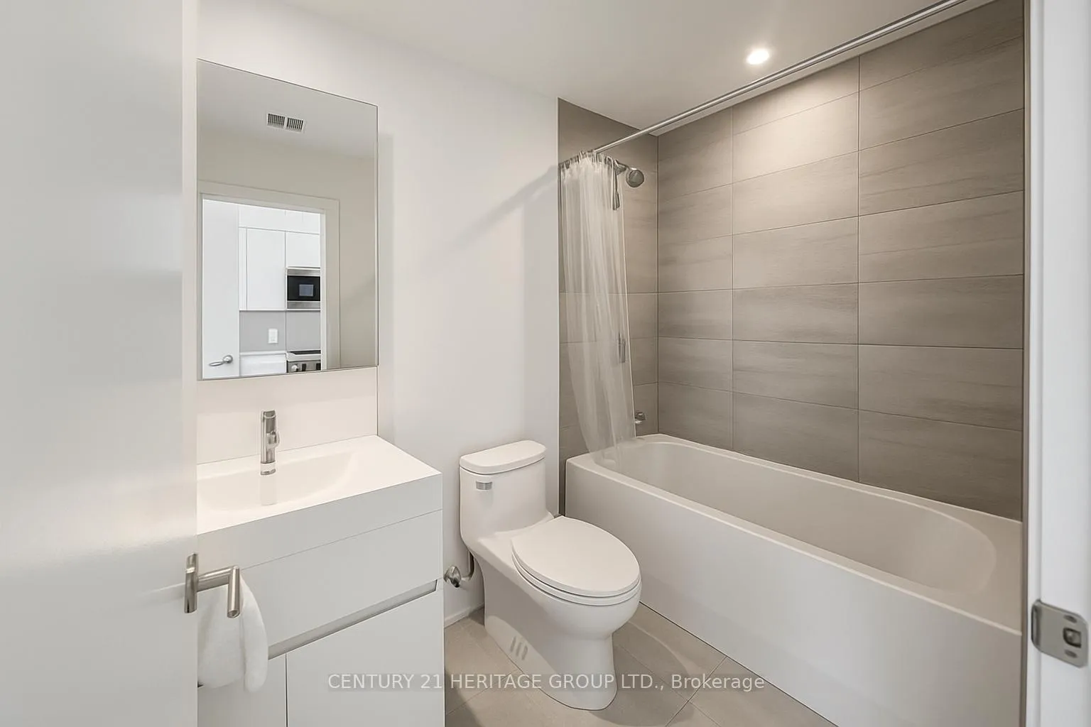 Photo 6 of Unit 1403, 39 Mary Street, Barrie, City Centre — HOMEH