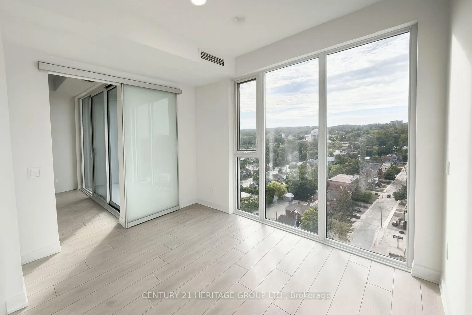Photo 8 of Unit 1403, 39 Mary Street, Barrie, City Centre — HOMEH