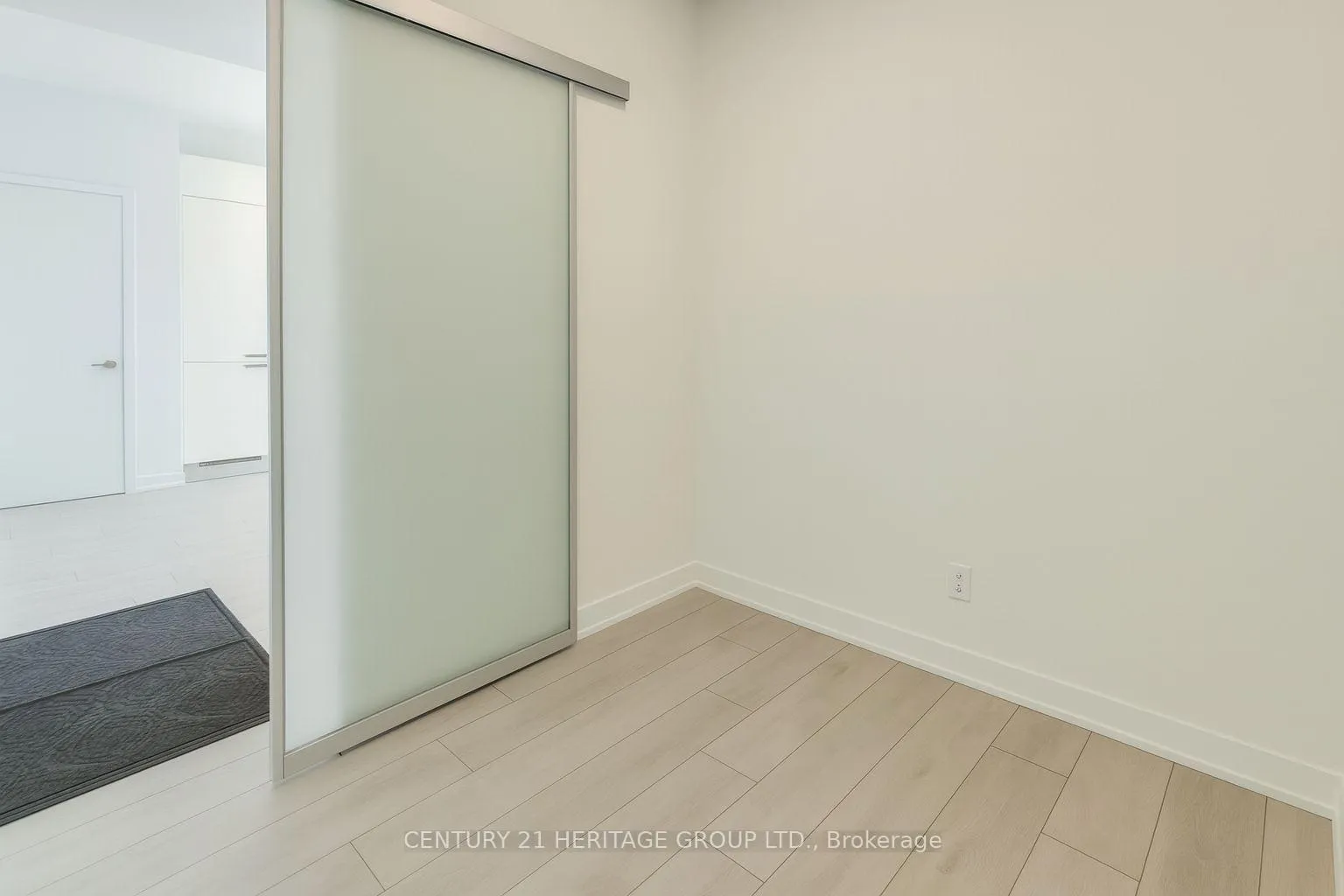 Photo 10 of Unit 1403, 39 Mary Street, Barrie, City Centre — HOMEH