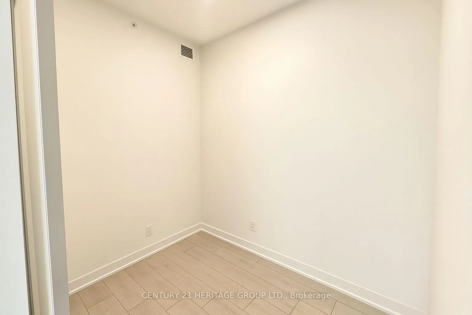 Photo 11 of Unit 1403, 39 Mary Street, Barrie, City Centre — HOMEH