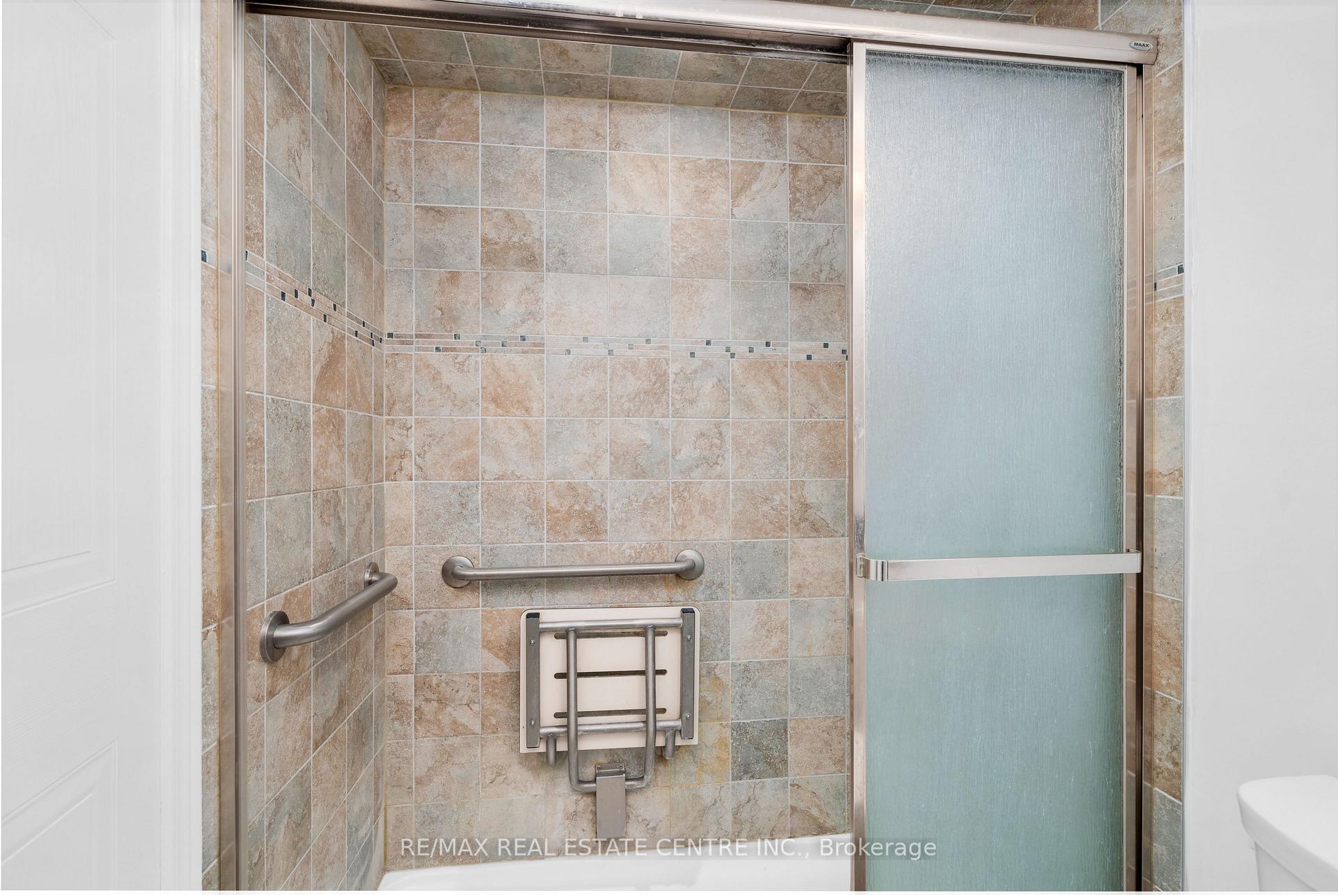 Photo 11 of Unit 1504, 20 Mcfarlane Drive, Halton Hills, Georgetown — HOMEH