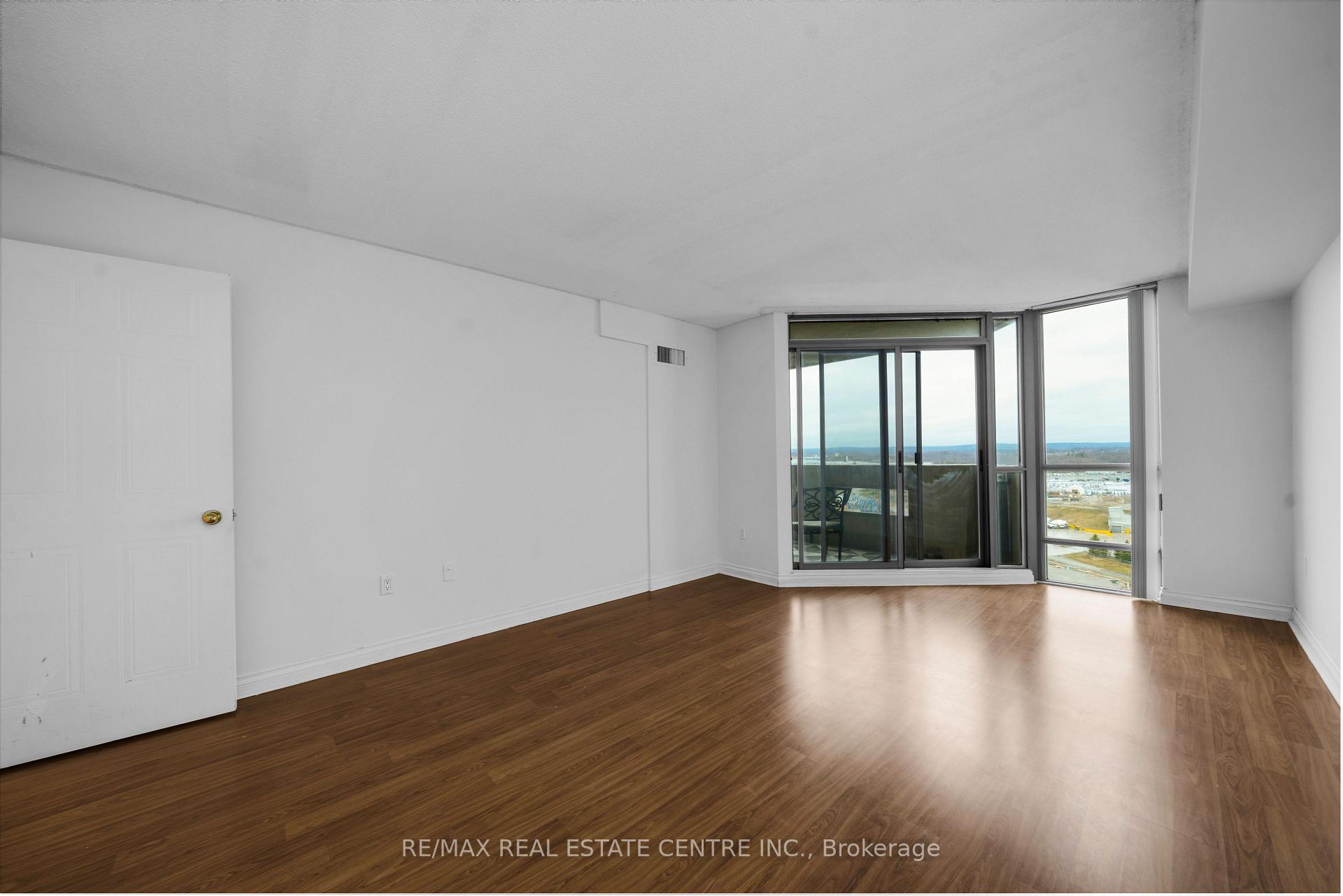 Photo 12 of Unit 1504, 20 Mcfarlane Drive, Halton Hills, Georgetown — HOMEH