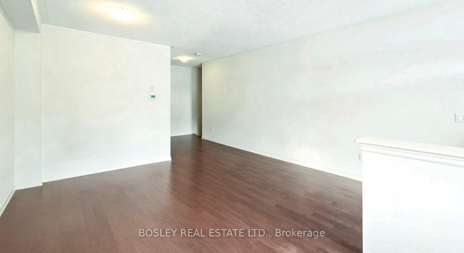 Photo 4 of 303 Humphrey Street, Hamilton, Waterdown — HOMEH