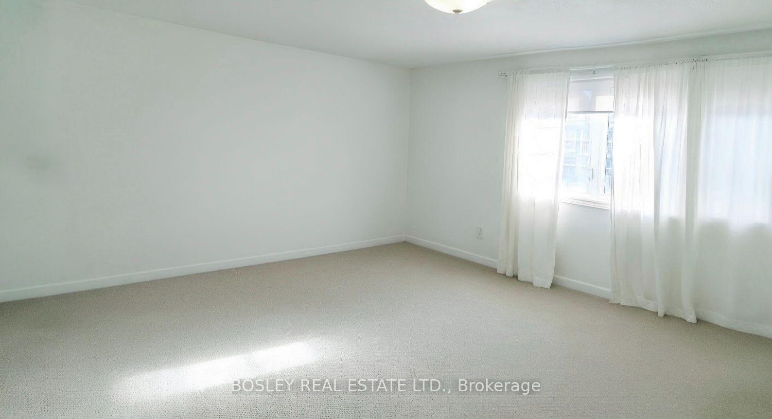 Photo 17 of 303 Humphrey Street, Hamilton, Waterdown — HOMEH