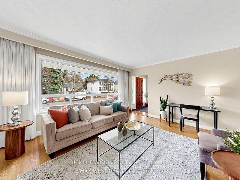 Photo 5 of 53 Wedgewood Drive, North York, Newtonbrook East — HOMEH