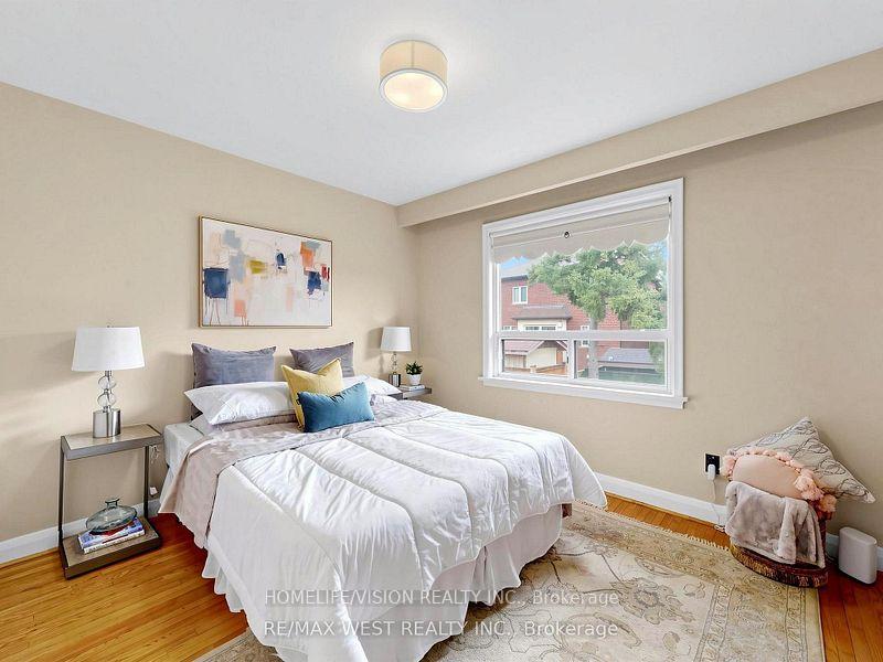 Photo 7 of 53 Wedgewood Drive, North York, Newtonbrook East — HOMEH
