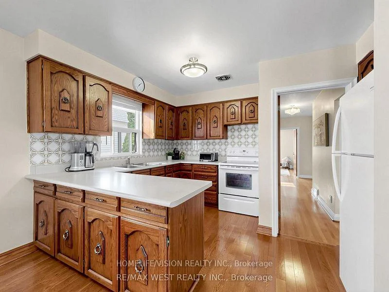 Photo 8 of 53 Wedgewood Drive, North York, Newtonbrook East — HOMEH