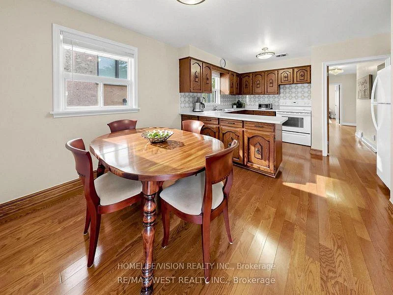 Photo 10 of 53 Wedgewood Drive, North York, Newtonbrook East — HOMEH