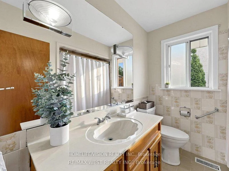 Photo 13 of 53 Wedgewood Drive, North York, Newtonbrook East — HOMEH
