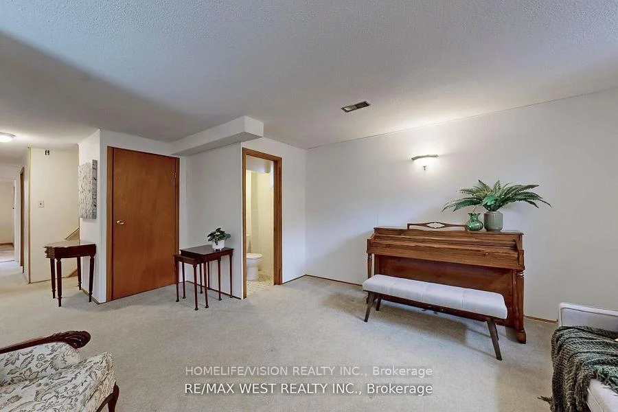 Photo 16 of 53 Wedgewood Drive, North York, Newtonbrook East — HOMEH