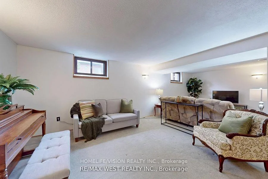 Photo 17 of 53 Wedgewood Drive, North York, Newtonbrook East — HOMEH