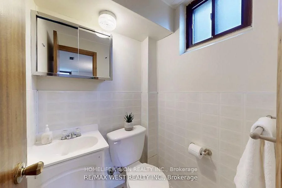 Photo 20 of 53 Wedgewood Drive, North York, Newtonbrook East — HOMEH