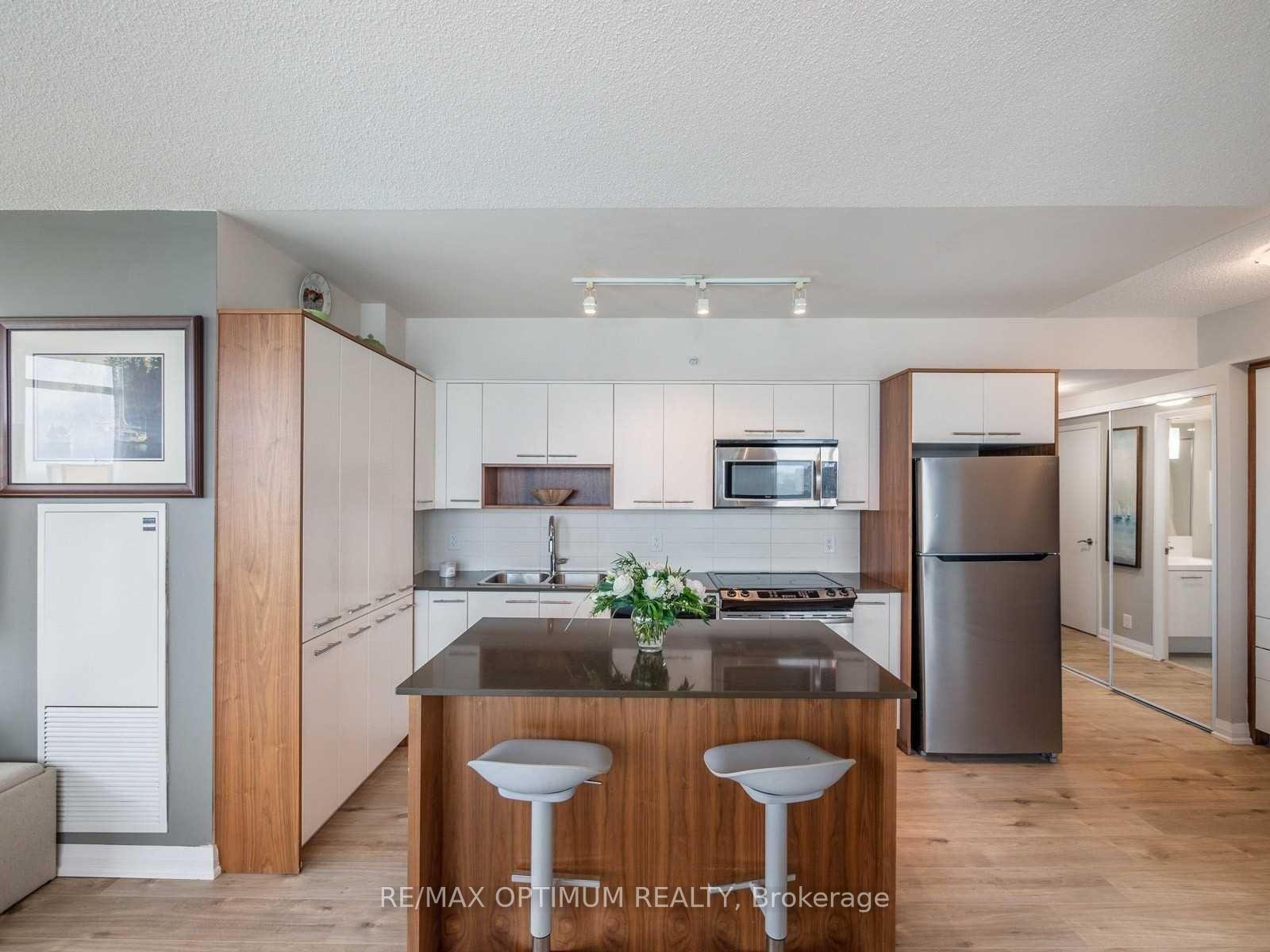 Photo 21 of Unit 1809, 1 Valhalla Inn Road, Etobicoke, Islington-City Centre West — HOMEH