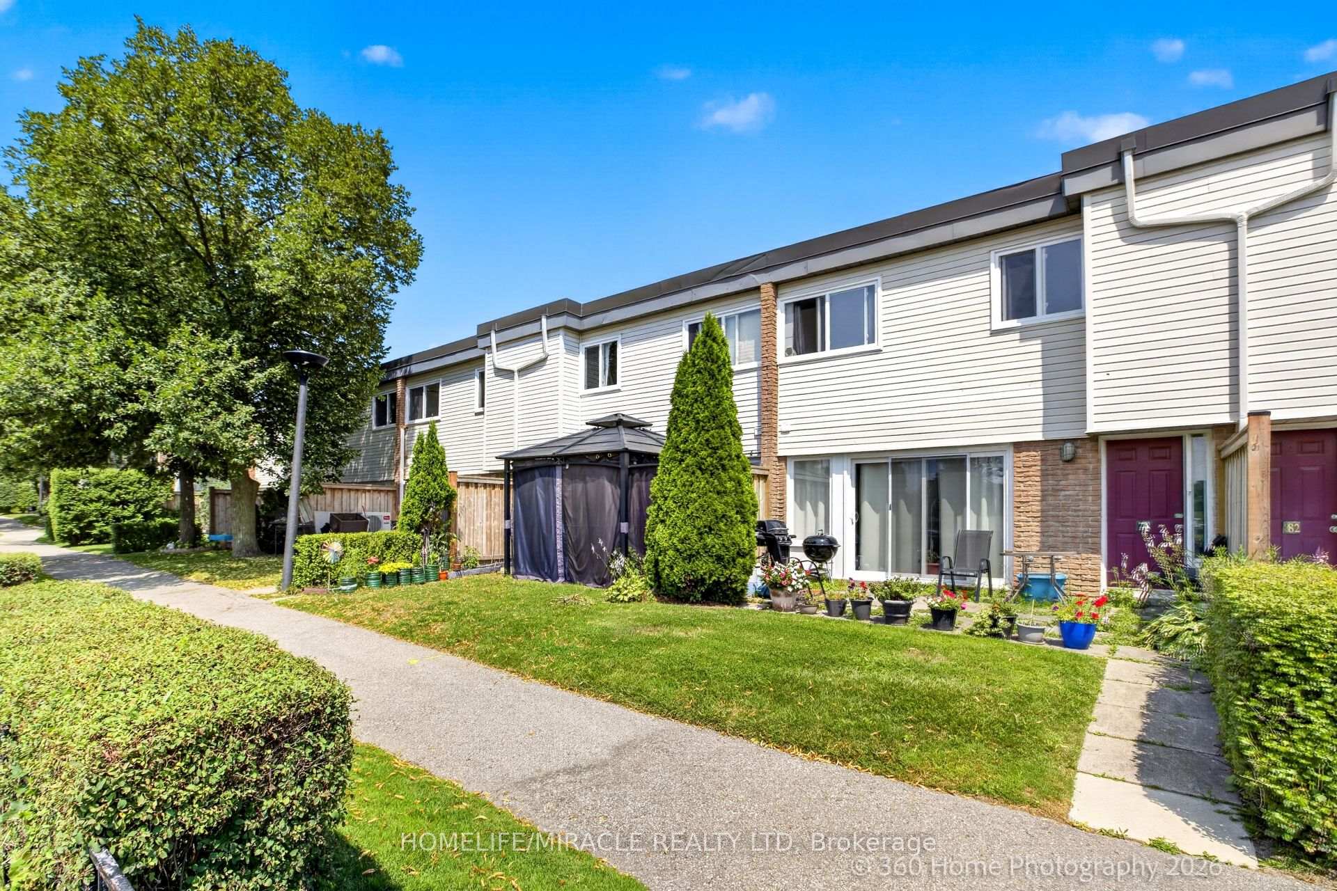 Photo 2 of Unit 165, 74 Springfair Avenue, Aurora, Aurora Village — HOMEH