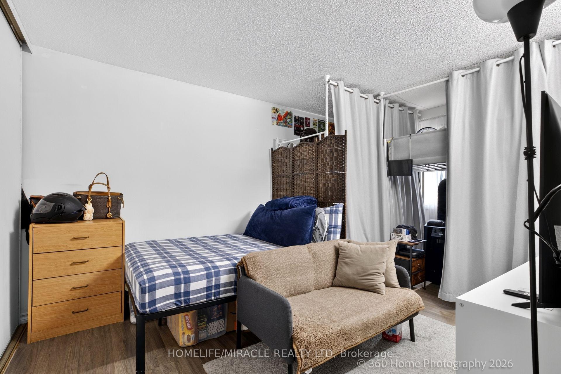 Photo 5 of Unit 165, 74 Springfair Avenue, Aurora, Aurora Village — HOMEH