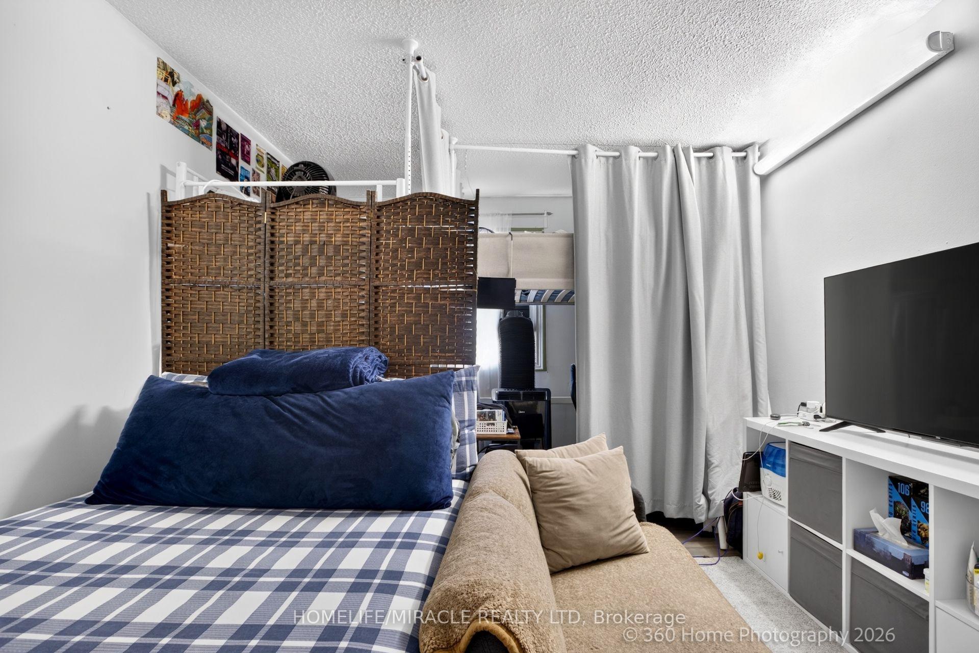 Photo 6 of Unit 165, 74 Springfair Avenue, Aurora, Aurora Village — HOMEH