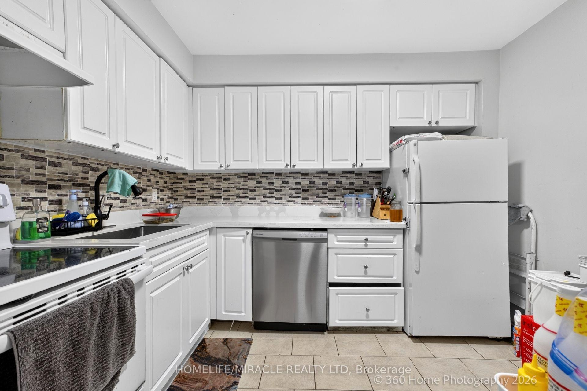 Photo 10 of Unit 165, 74 Springfair Avenue, Aurora, Aurora Village — HOMEH