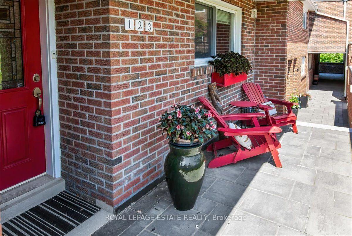 Photo 2 of Unit 123, 90 Edgewood Avenue, Toronto, Woodbine Corridor — HOMEH