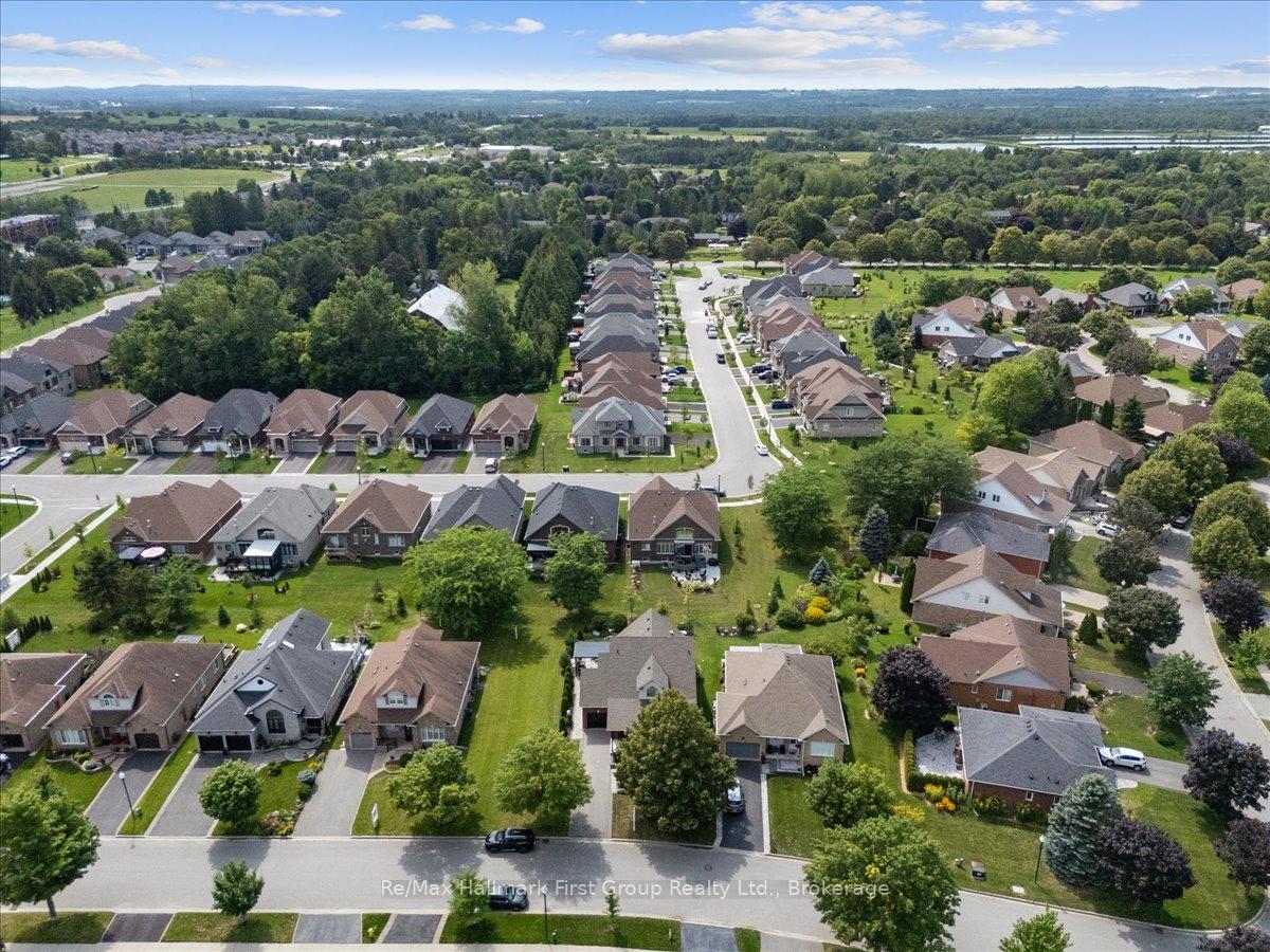 Photo 5 of 64 Waterbury Crescent, Scugog, Port Perry — HOMEH