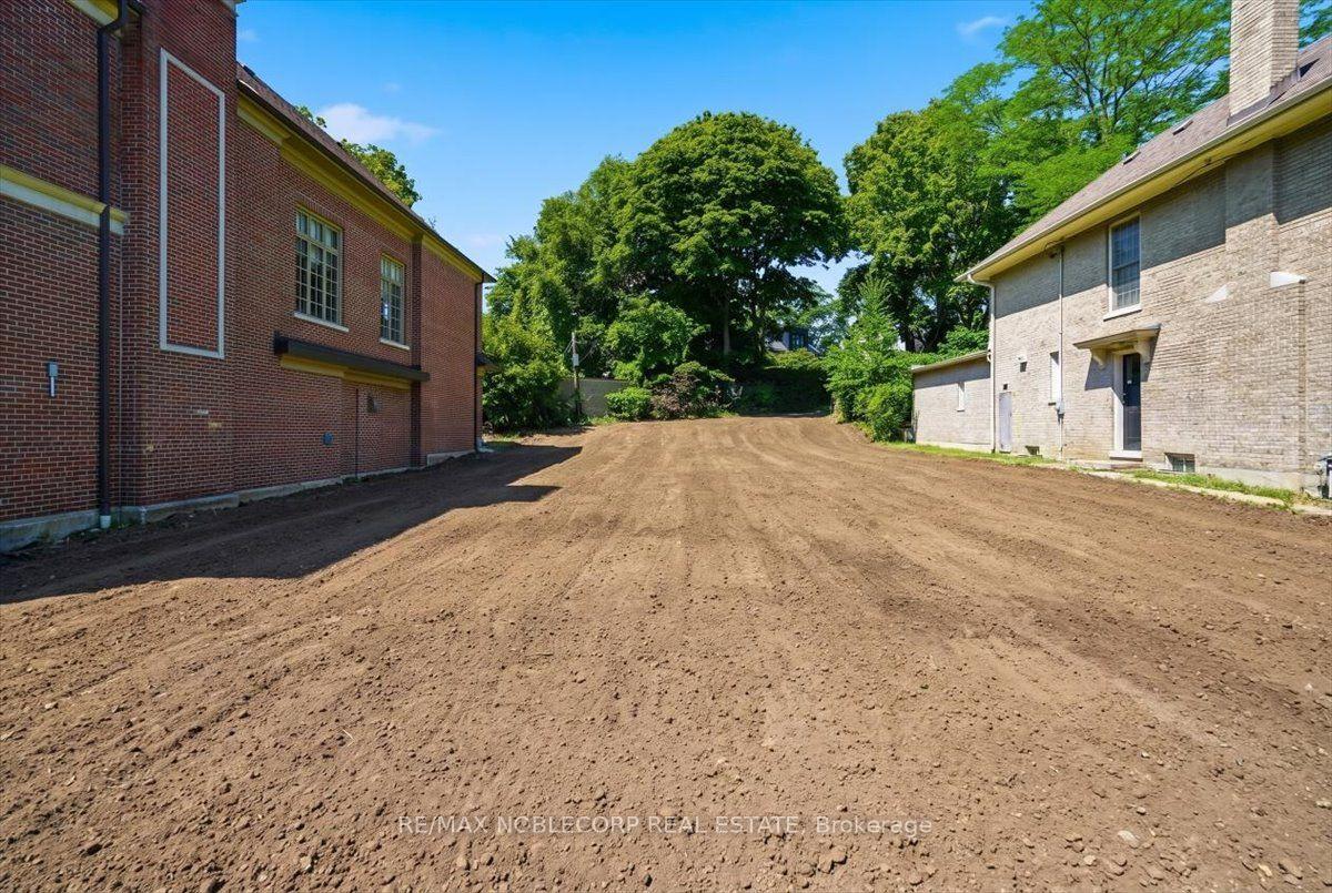 Photo 7 of 180 Dunvegan Road, Toronto, Forest Hill South — HOMEH