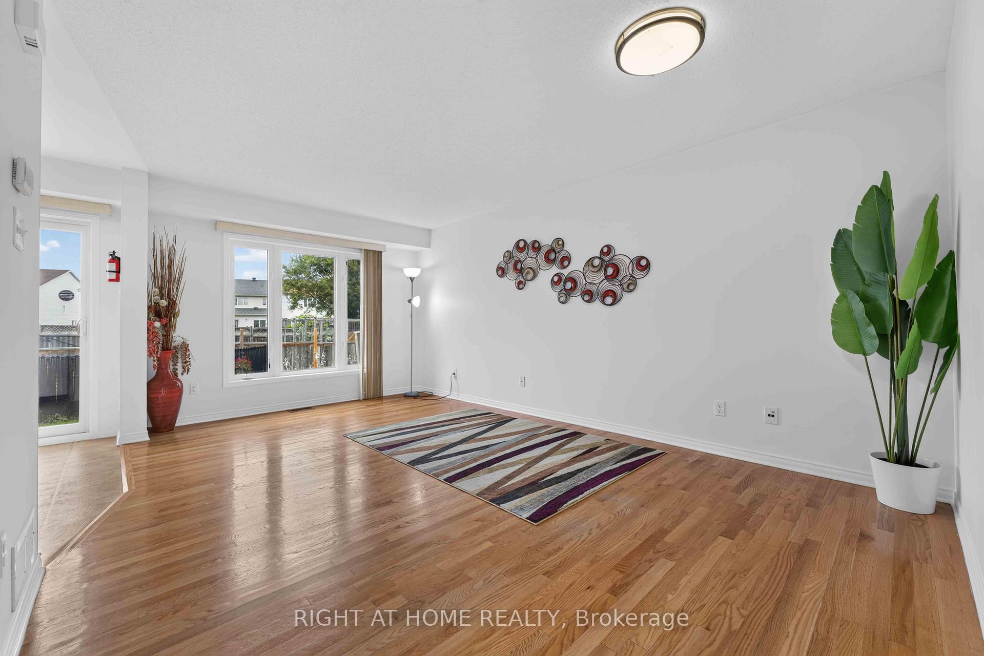 Photo 5 of 343 Amici Terrace, Ottawa, Kanata - Emerald Meadows/Trailwest — HOMEH