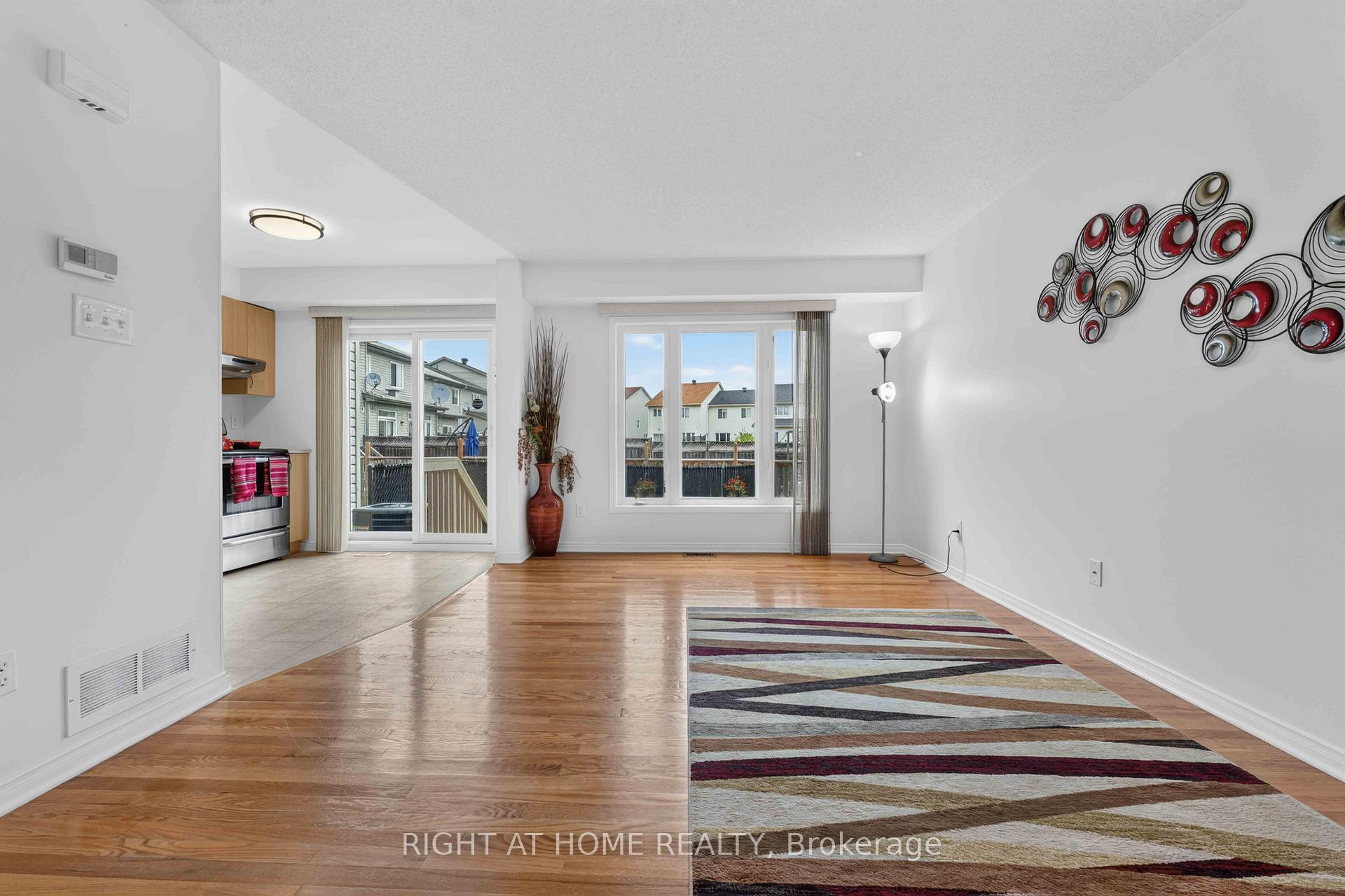 Photo 6 of 343 Amici Terrace, Ottawa, Kanata - Emerald Meadows/Trailwest — HOMEH