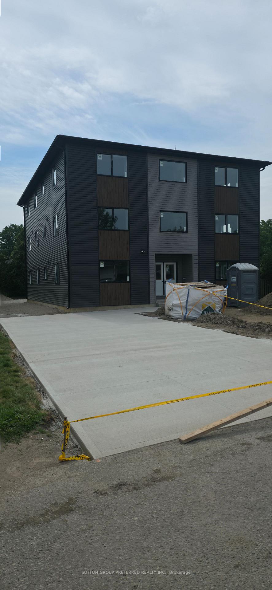 Front of Unit 2, 118 Scott Street
