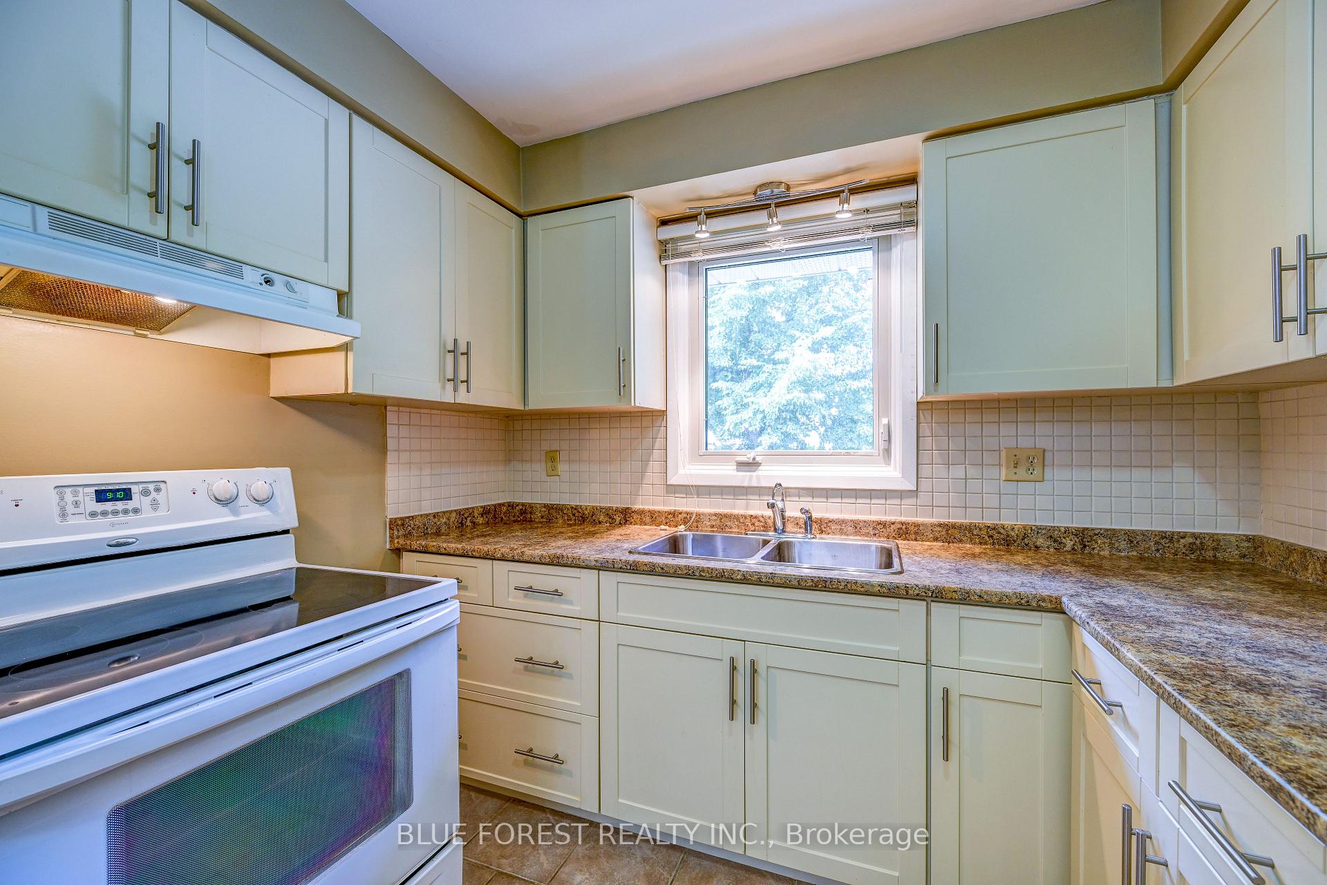 Photo 10 of 132 Ardsley Crescent, London, North I — HOMEH