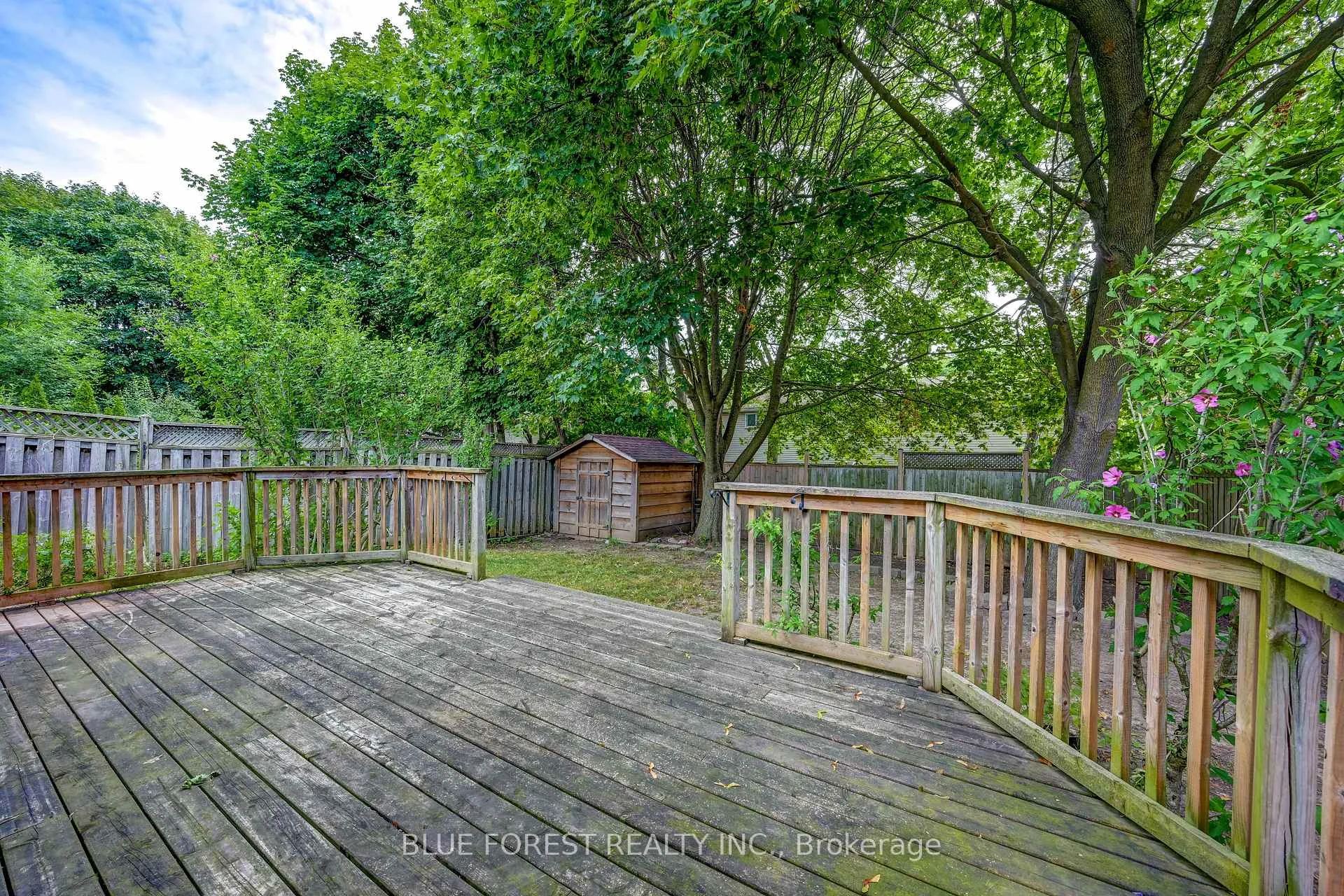 Photo 8 of 132 Ardsley Crescent, London, North I — HOMEH