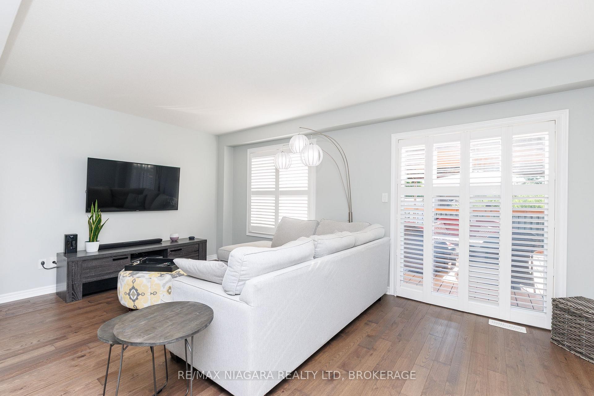 Photo 6 of 6610 Mary Drive, Niagara Falls, Forestview — HOMEH