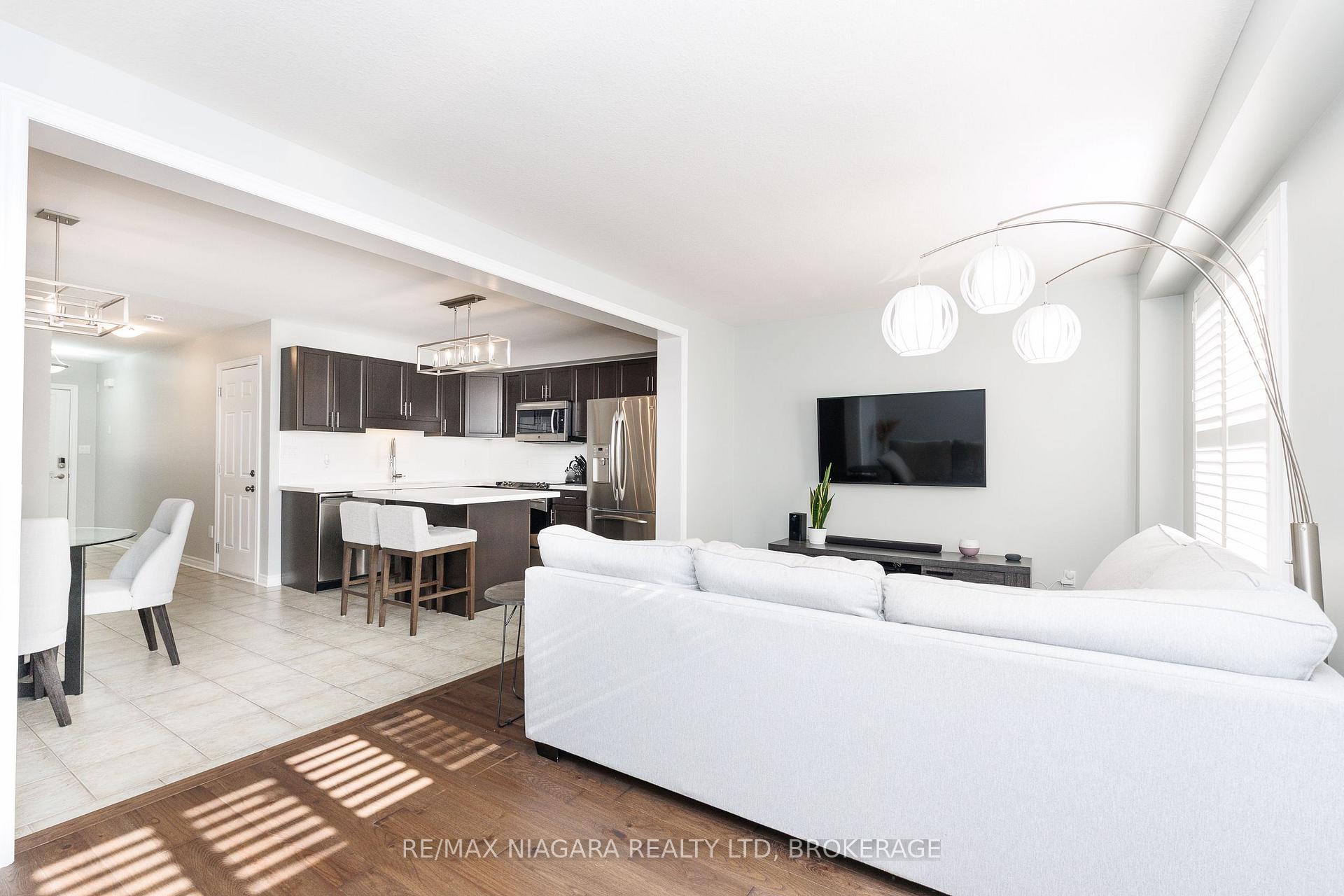 Photo 7 of 6610 Mary Drive, Niagara Falls, Forestview — HOMEH