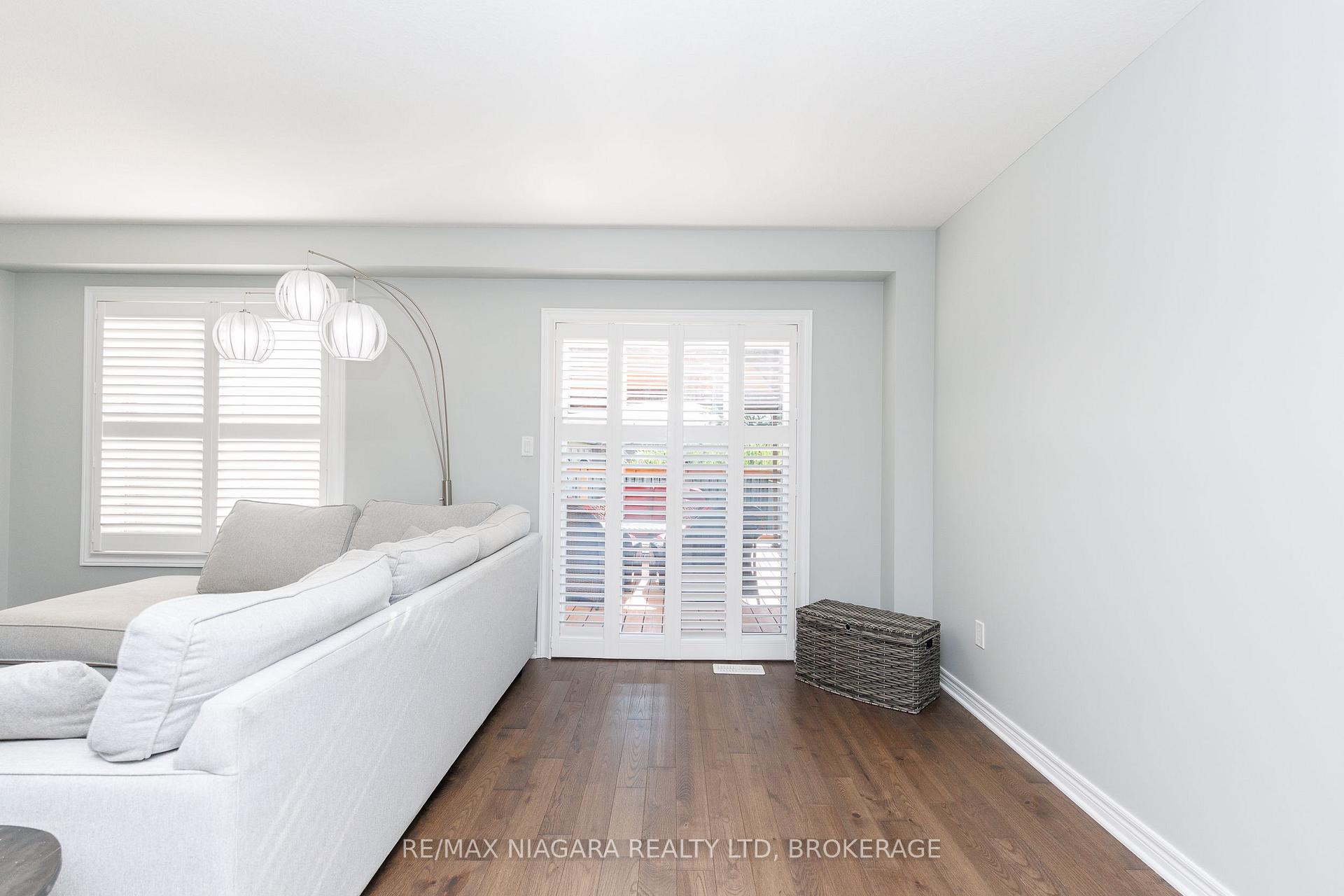 Photo 8 of 6610 Mary Drive, Niagara Falls, Forestview — HOMEH