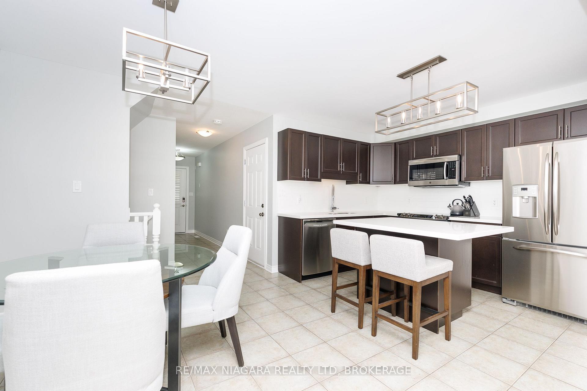 Photo 11 of 6610 Mary Drive, Niagara Falls, Forestview — HOMEH