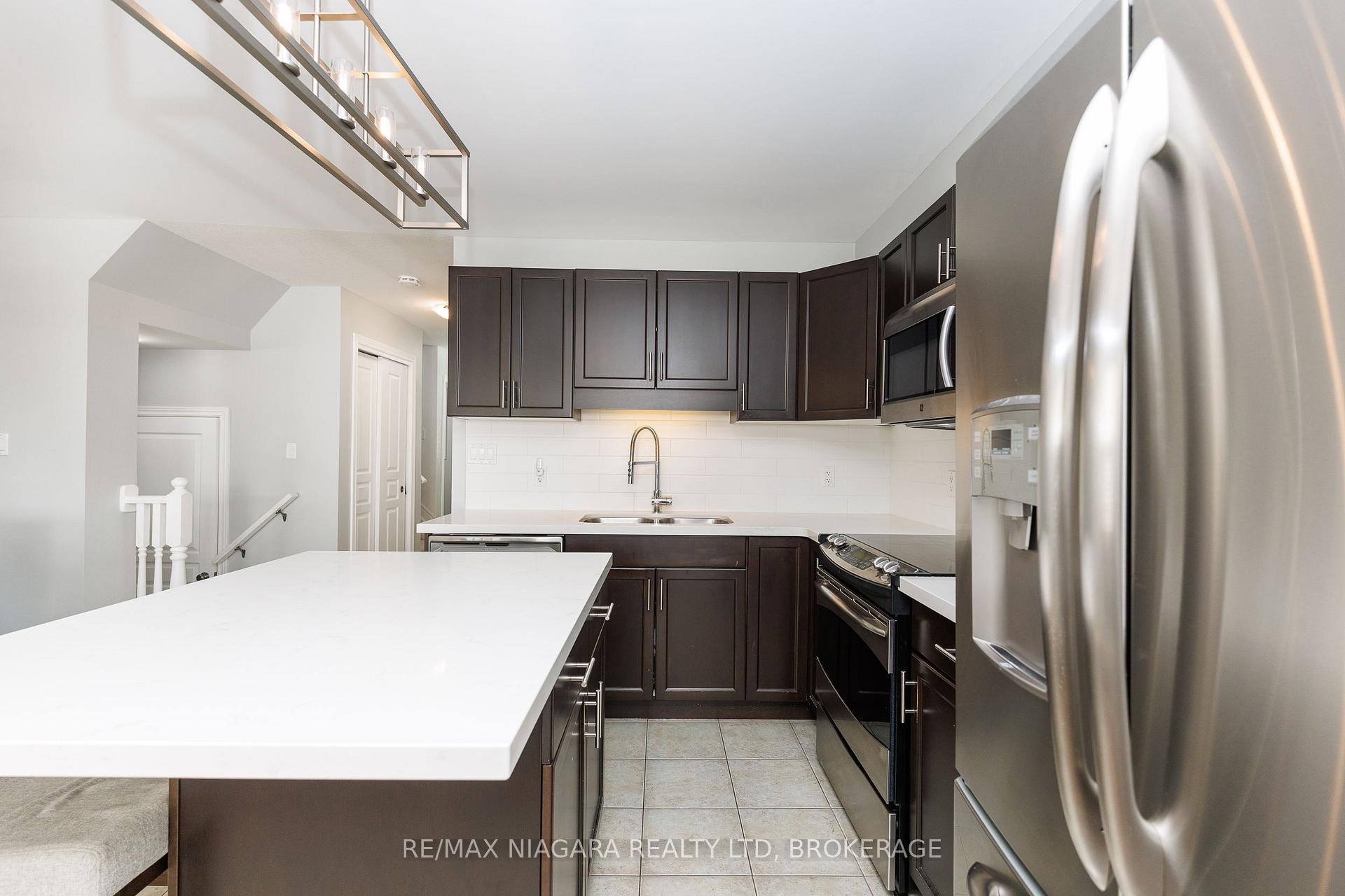 Photo 13 of 6610 Mary Drive, Niagara Falls, Forestview — HOMEH