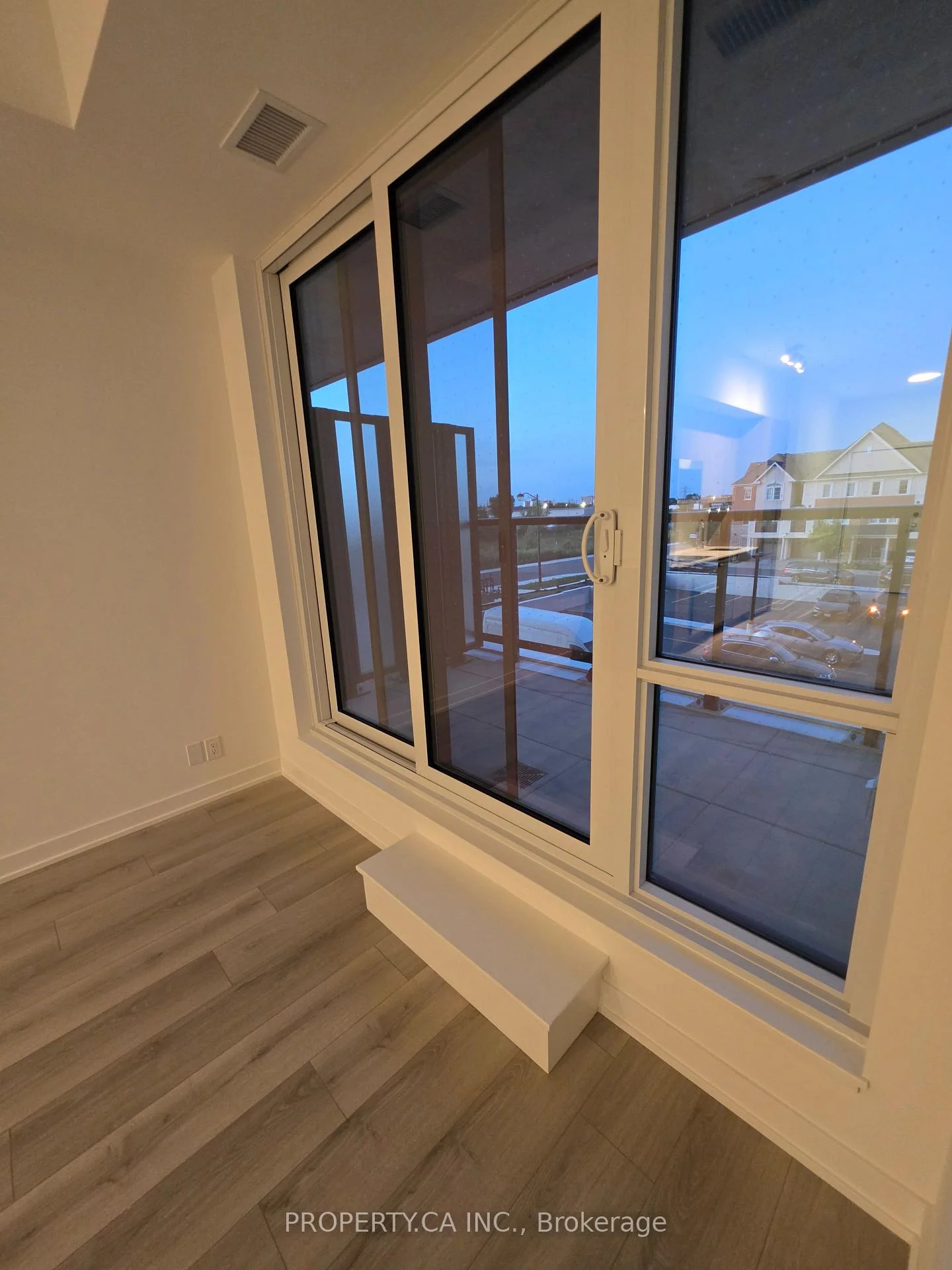 Photo 9 of Unit 221, 20 Deans Drive, Scarborough, Clairlea-Birchmount — HOMEH
