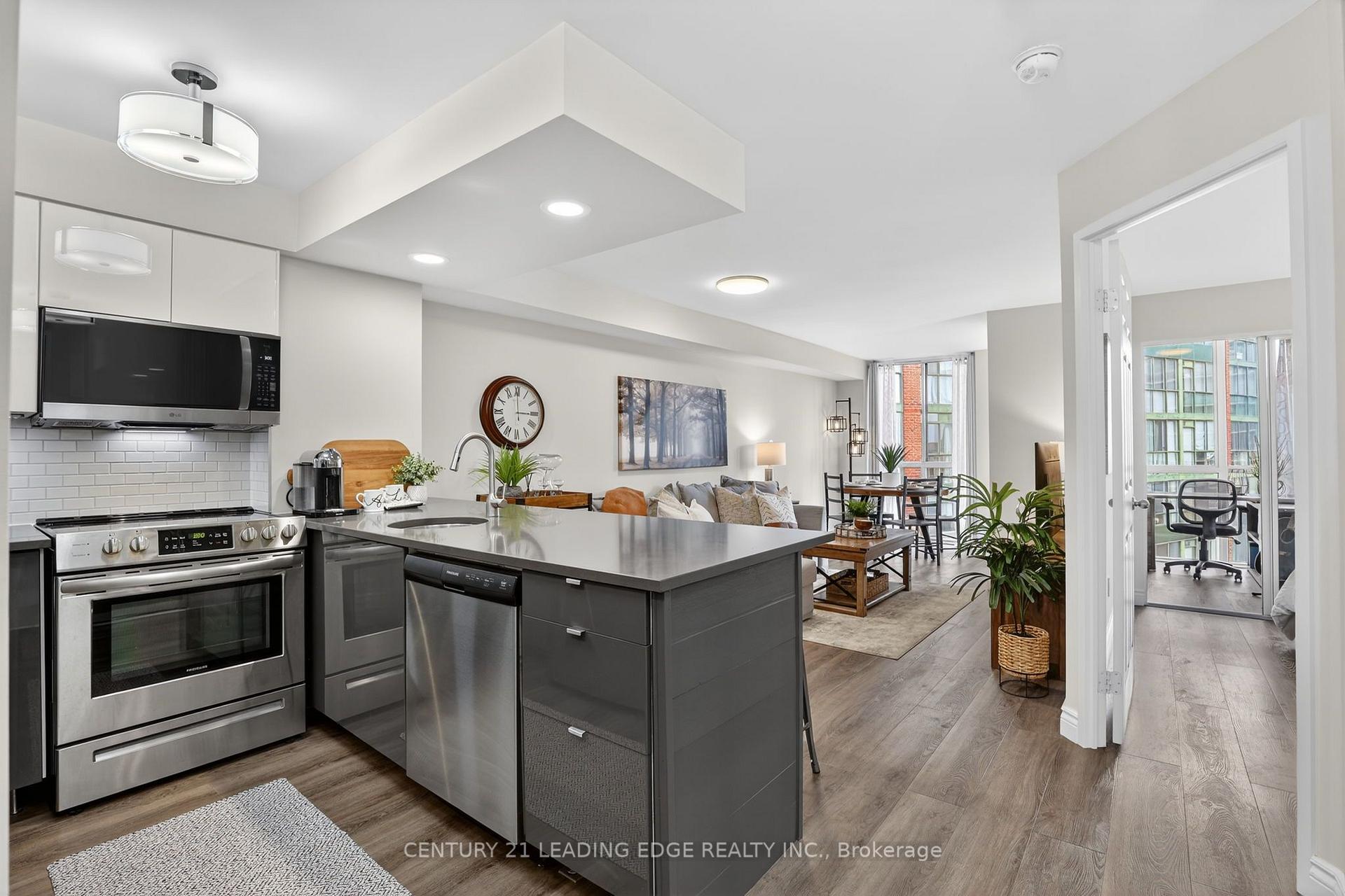 Photo 6 of Unit 903, 801 King Street W, Toronto, Niagara — HOMEH