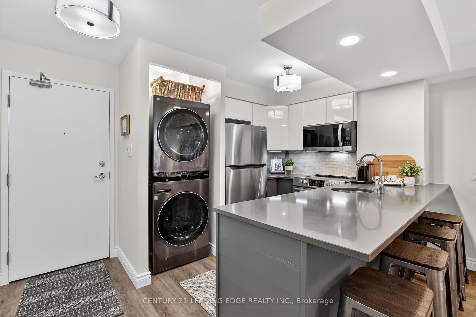 Photo 7 of Unit 903, 801 King Street W, Toronto, Niagara — HOMEH