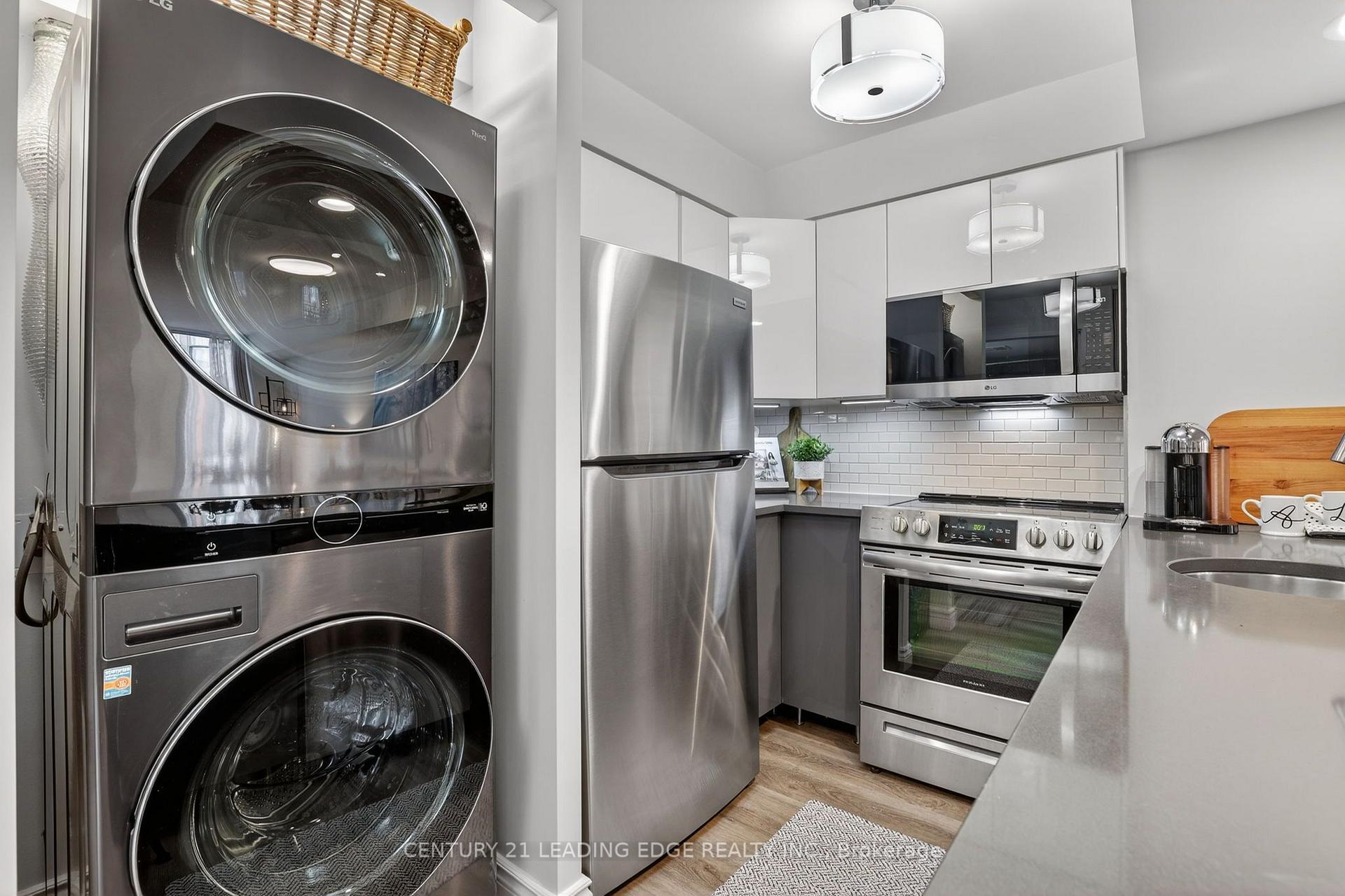 Photo 8 of Unit 903, 801 King Street W, Toronto, Niagara — HOMEH