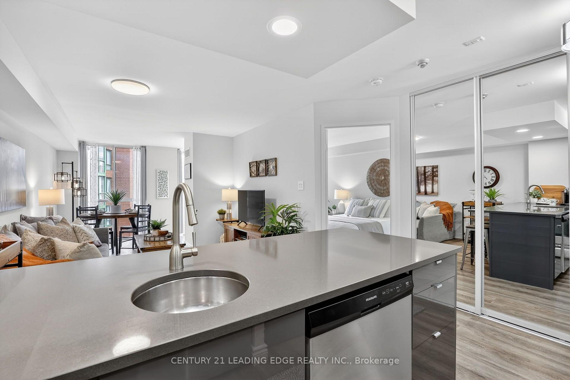 Photo 10 of Unit 903, 801 King Street W, Toronto, Niagara — HOMEH