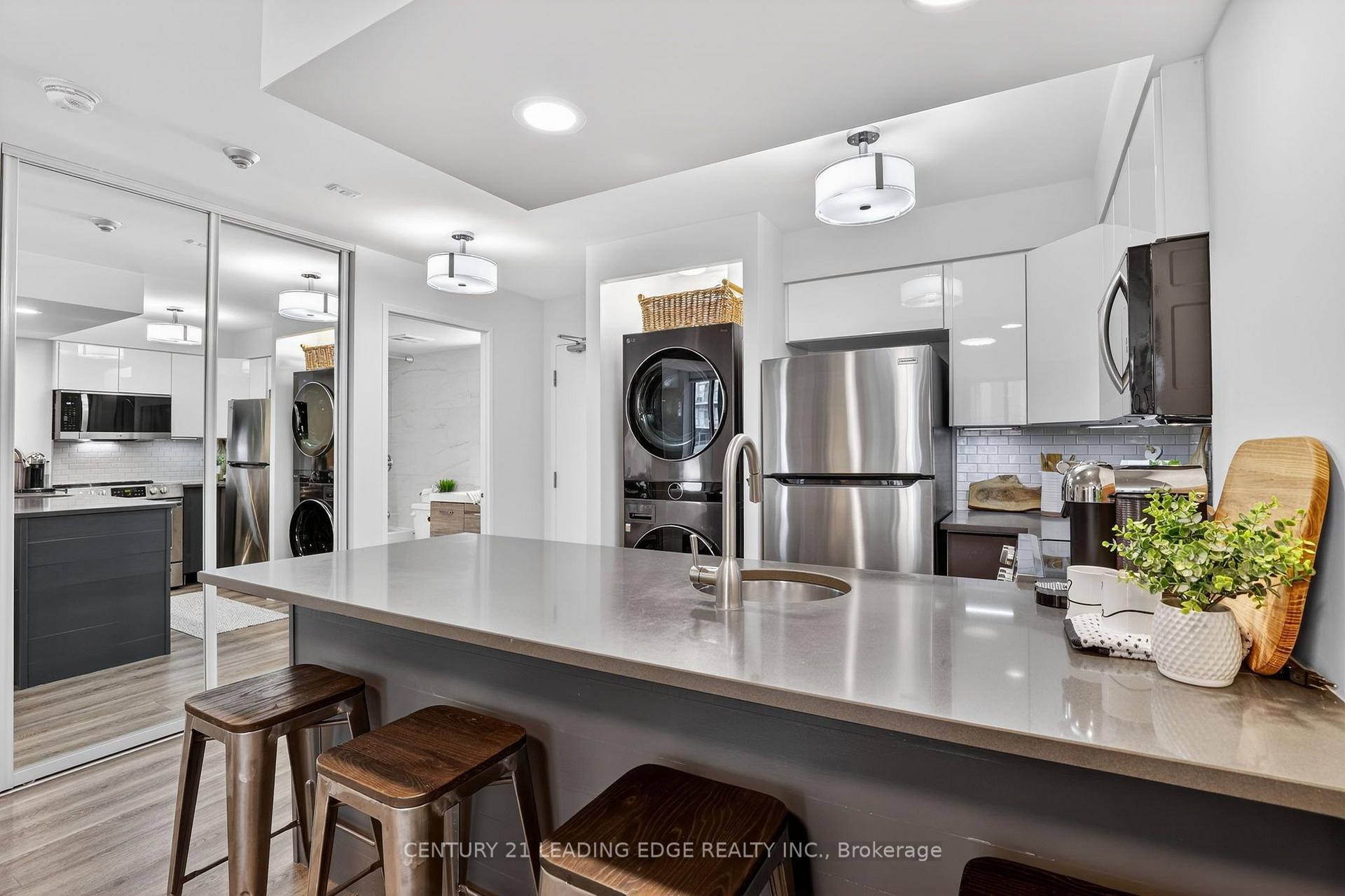 Photo 12 of Unit 903, 801 King Street W, Toronto, Niagara — HOMEH